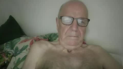 Snapshot of oggi95 chatting on 14, 10, 2025 oggi95 online show from 14, 10, 2025