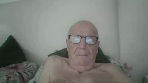 Snapshot of oggi95 chatting on 15, 10, 2025 oggi95 online show from 15, 10, 2025