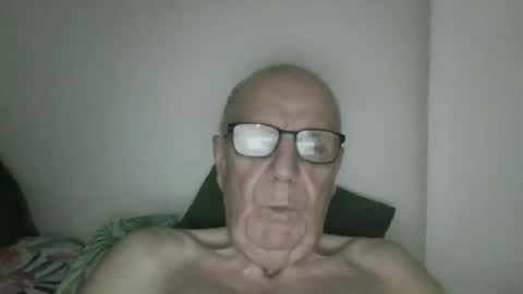 Snapshot of oggi95 chatting on 18, 10, 2025 oggi95 online show from 18, 10, 2025