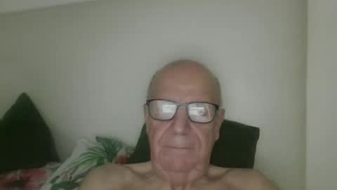 Snapshot of oggi95 chatting on 19, 10, 2025 oggi95 online show from 19, 10, 2025