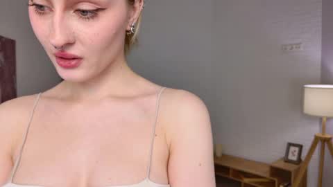 Lily online show from 28, 3, 2026