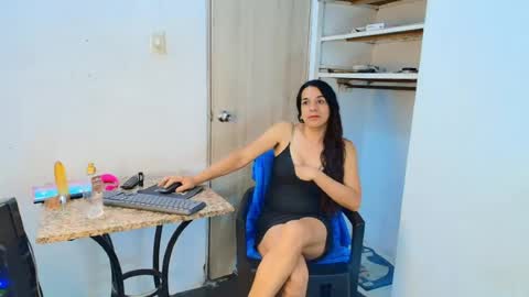 Snapshot of oh_tique chatting on 4, 7, 2026 LU online show from 4, 7, 2026