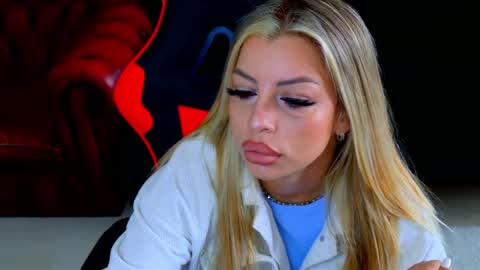 Snapshot of ohhh_nicole chatting on 6, 4, 2026 ohhh_nicole online show from 6, 4, 2026