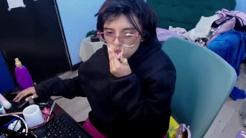 Snapshot of ohmysqueak chatting on 5, 7, 2026 ohmysqueak online show from 5, 7, 2026