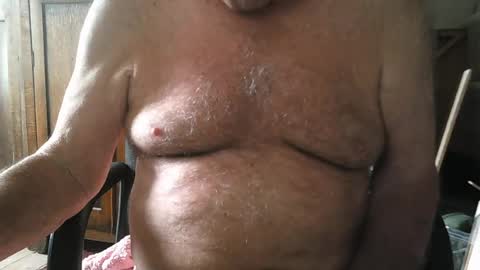 Snapshot of oily27 chatting on 26, 7, 2026 William online show from 26, 7, 2026