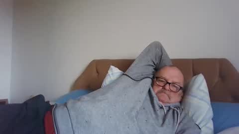 Snapshot of oldfkr69 chatting on 4, 3, 2026 oldfkr69 online show from 4, 3, 2026