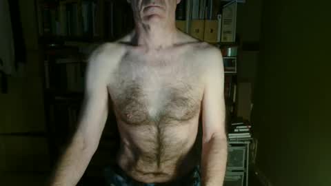 Snapshot of oldhairybastard chatting on 7, 5, 2026 oldhairybastard online show from 7, 5, 2026