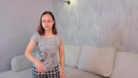 Snapshot of oleneweir chatting on 14, 11, 2025 Stella online show from 14, 11, 2025