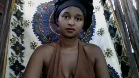 Snapshot of olinah610 chatting on 9, 4, 2026 olinah610 online show from 9, 4, 2026