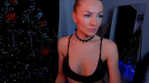 oliva_candy online show from 4, 1, 2025