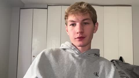 Snapshot of oliver_beck chatting on 12, 12, 2024 Oliver Beck online show from 12, 12, 2024