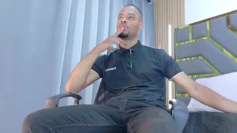 Snapshot of oliver_bigblack_cock chatting on 16, 6, 2026 Oliver online show from 16, 6, 2026