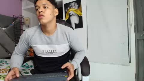 Snapshot of oliver_evans_19 chatting on 16, 4, 2026 O L I V E R online show from 16, 4, 2026