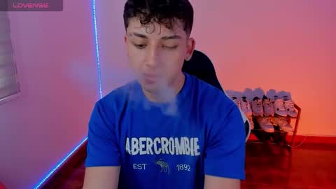 Snapshot of oliver_kyy chatting on 23, 9, 2025 oliveeer online show from 23, 9, 2025