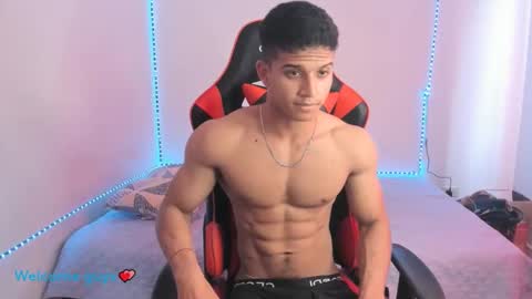 Snapshot of oliver_thompsson chatting on 19, 12, 2024 oliver thompsson online show from 19, 12, 2024