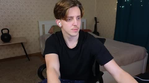 Snapshot of oliver_travis chatting on 19, 12, 2024 Oliver Evans online show from 19, 12, 2024