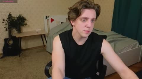 Snapshot of oliver_travis chatting on 19, 11, 2025 Oliver Evans online show from 19, 11, 2025