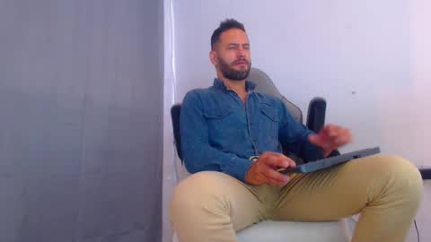 Snapshot of oliverdrew1 chatting on 25, 12, 2024 oliver online show from 25, 12, 2024