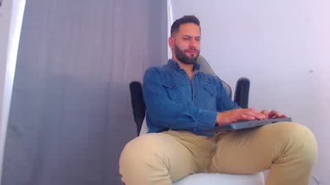 Snapshot of oliverdrew1 chatting on 7, 1, 2025 oliver online show from 7, 1, 2025