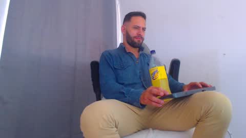 Snapshot of oliverdrew1 chatting on 11, 1, 2025 oliver online show from 11, 1, 2025