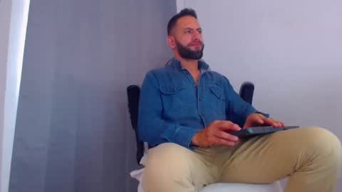 Snapshot of oliverdrew1 chatting on 5, 2, 2025 oliver online show from 5, 2, 2025