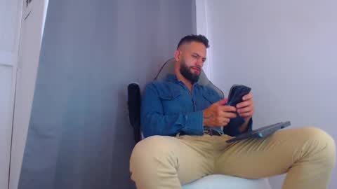 Snapshot of oliverdrew1 chatting on 12, 2, 2025 oliver online show from 12, 2, 2025