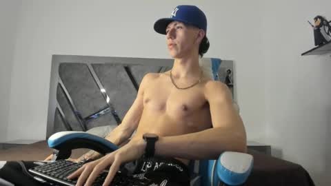 oliverthompson_01 online show from 3, 1, 2025