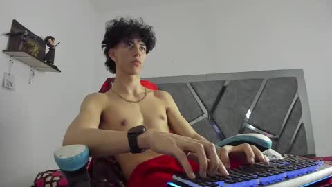 oliverthompson_01 online show from 6, 3, 2025