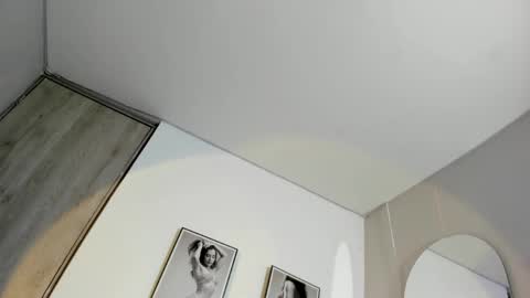 Olivia Collins online show from 30, 4, 2026