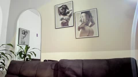 Snapshot of olivia_collisn chatting on 18, 5, 2026 Olivia Collins online show from 18, 5, 2026