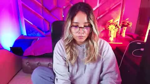  OLIVIA  online show from 24, 11, 2025