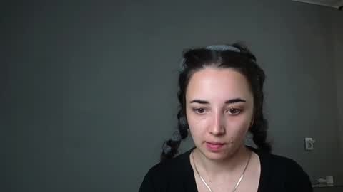 Snapshot of olivia_oliv chatting on 24, 5, 2026 Olivia online show from 24, 5, 2026