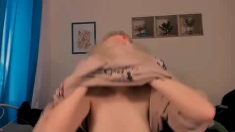 Snapshot of oliviahappy chatting on 17, 6, 2026 oliviaBeauty online show from 17, 6, 2026