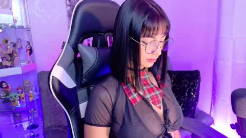 Snapshot of oliviamcneill chatting on 12, 3, 2025 Olivia Mcneill online show from 12, 3, 2025