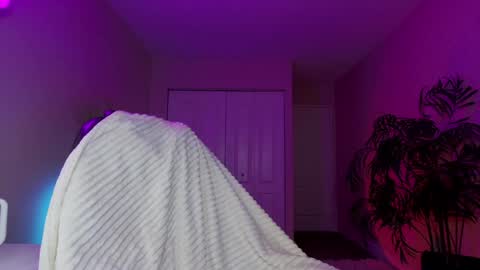 Olivia Owens online show from 7, 2, 2025