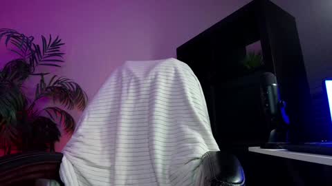 Olivia Owens online show from 26, 2, 2025