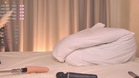 Snapshot of oliviastern chatting on 8, 1, 2025 Olivia online show from 8, 1, 2025