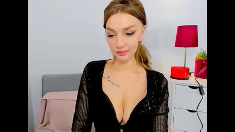 OliviaWomen online show from 8, 1, 2025