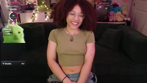 Snapshot of ollythegreat chatting on 16, 12, 2025 olly online show from 16, 12, 2025