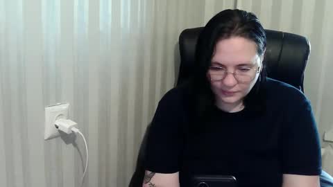 Snapshot of olyaandnetty chatting on 28, 10, 2025 OlyaAndNetty online show from 28, 10, 2025