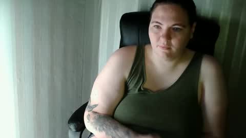 Snapshot of olyaandnetty chatting on 12, 11, 2025 OlyaAndNetty online show from 12, 11, 2025