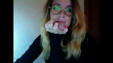 Snapshot of olyra11 chatting on 9, 10, 2025 olyra11 online show from 9, 10, 2025