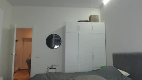 onebestlover online show from 28, 2, 2025