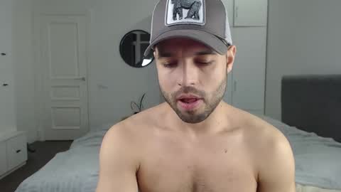 onebestlover online show from 5, 3, 2025