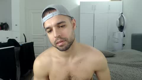 Snapshot of onebestlover chatting on 5, 3, 2026 onebestlover online show from 5, 3, 2026