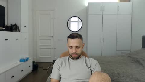 Snapshot of onebestlover chatting on 4, 4, 2026 onebestlover online show from 4, 4, 2026