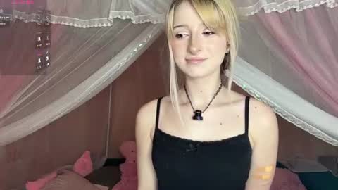 Snapshot of onlyeva1 chatting on 19, 6, 2026 Eva online show from 19, 6, 2026