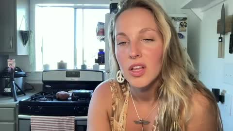Snapshot of onyx_unleashed chatting on 9, 7, 2026 onyx_unleashed online show from 9, 7, 2026