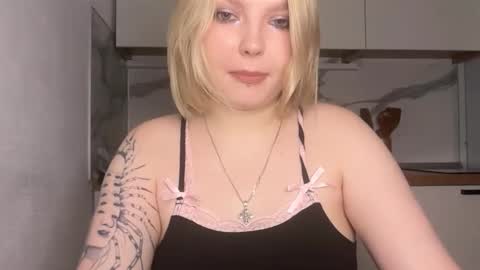 Snapshot of opheliaritz chatting on 15, 12, 2025 Ophelia online show from 15, 12, 2025