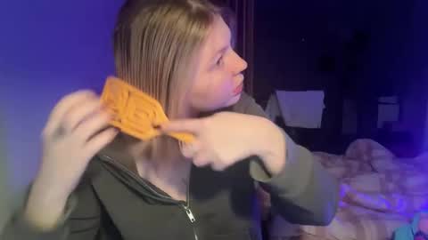 Snapshot of opheliaritz chatting on 23, 12, 2025 Ophelia online show from 23, 12, 2025